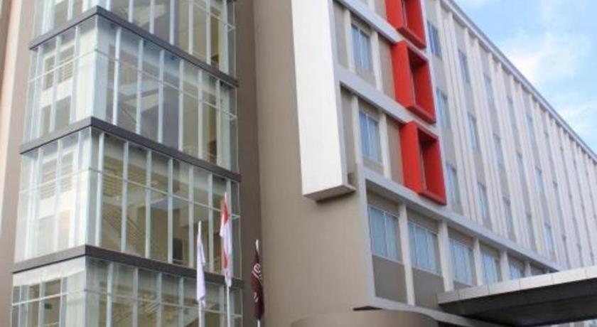 Horison Hotel Sukabumi Luaran gambar